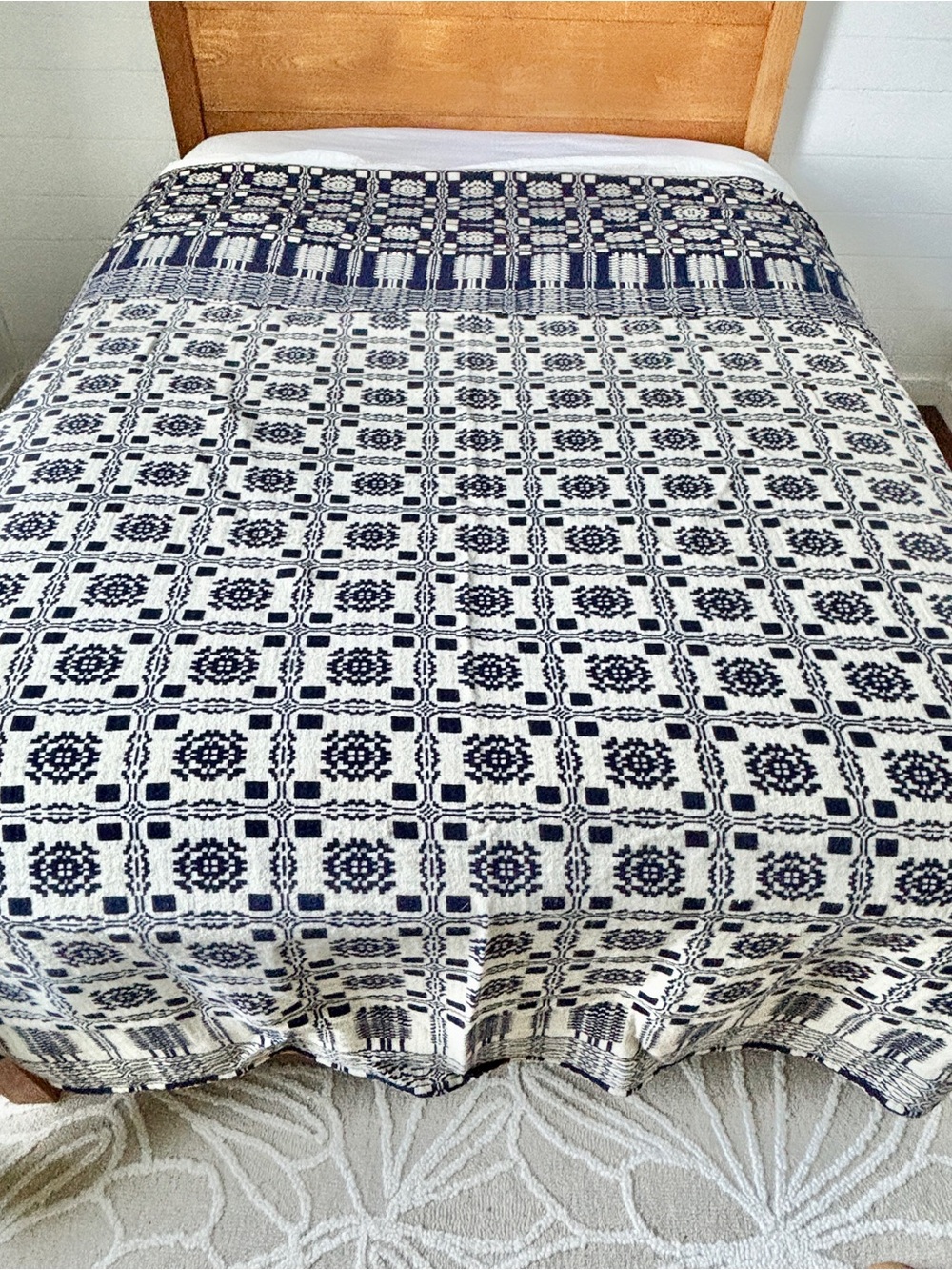 Vintage Goodwin Guild Weavers Blue&White Woven Reversible Wool Overshot Coverlet